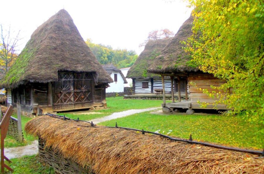 Traditions in Bucharest: Village Museum and Wine Tasting - Art&Craft Victoriei: Handmade Folk Details You Can Actually Bring Home
