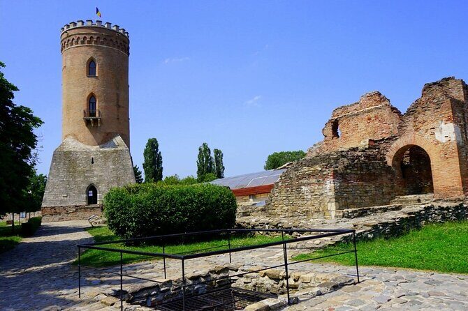 Vlad the Impaler Royal Court from Târgoviște, Peleș Castle and Dracula grave - What to bring for a long, scenic day
